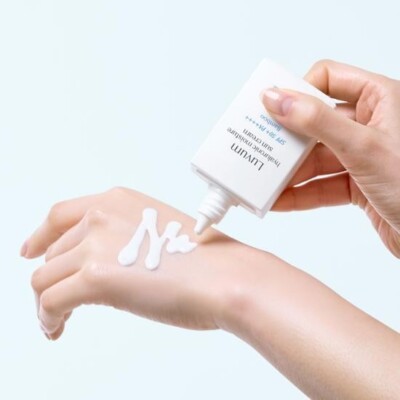 SPF là viết tắt của hệ số chống nắng, để đo lượng năng lượng Mặt Trời (bức xạ UV) có thể gây cháy nắng trên làn da được bảo vệ (có thoa kem chống nắng) so với lượng năng lượng Mặt Trời có thể gây cháy nắng trên làn da không được bảo vệ. Vì vậy, khi làm tăng giá trị SPF lên, khả năng chống nắng cũng tăng được lên.