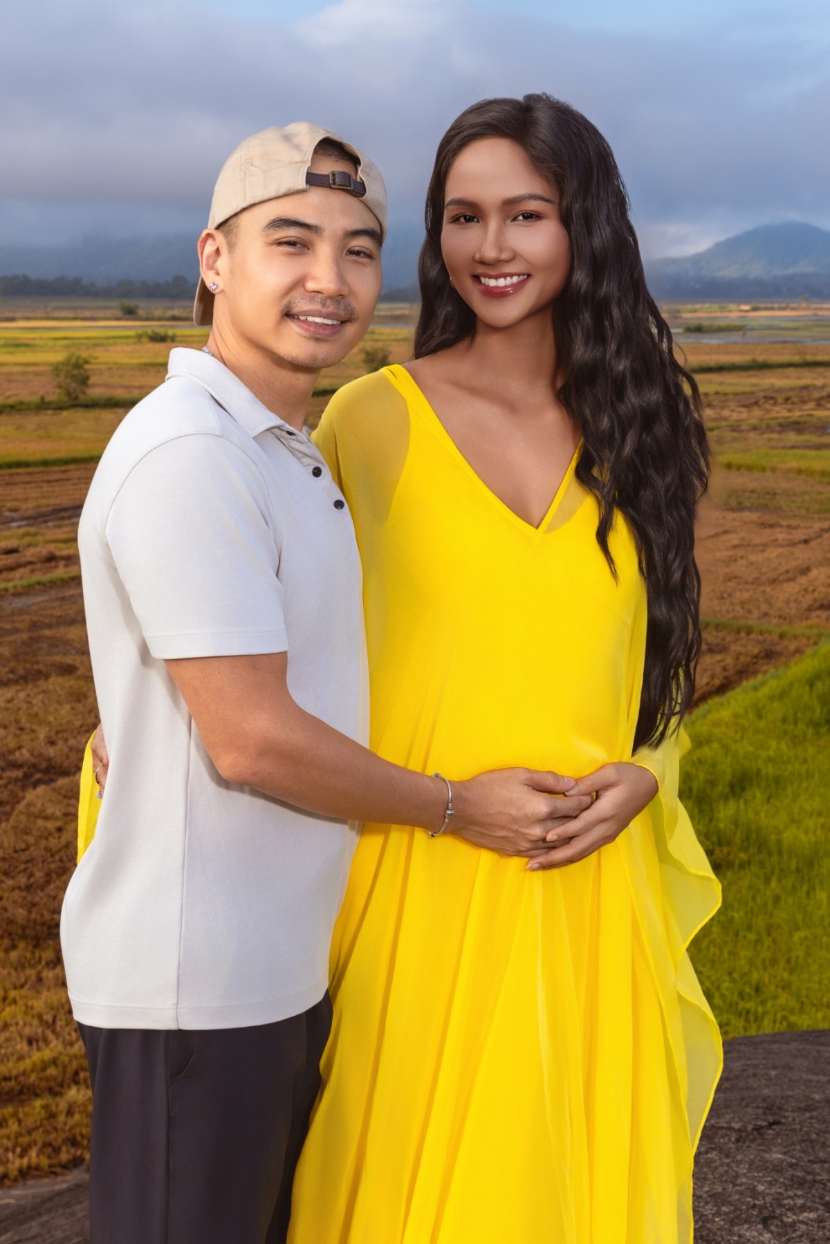 HHen Niê khoe bụng bầu trong MV Con sinh ra là để phi thường