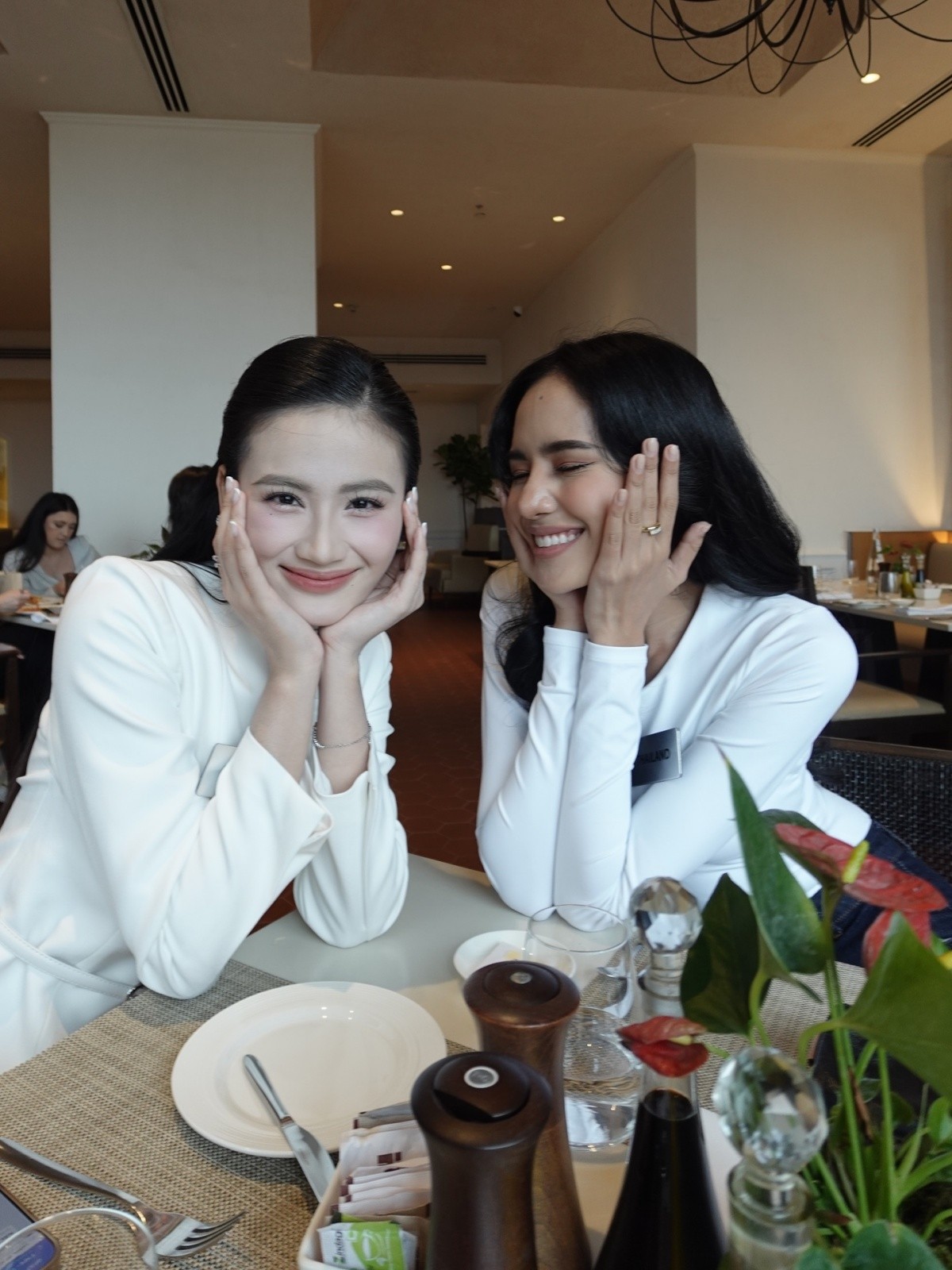 Ý Nhi chia sẻ về bạn cùng phòng - Tân Miss World 2025 Opal Suchata Chuangsri - 7