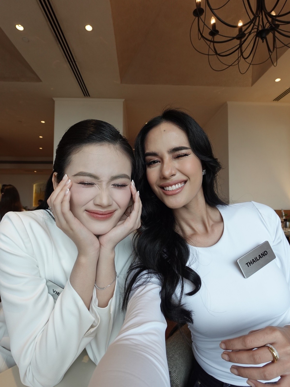 Ý Nhi chia sẻ về bạn cùng phòng - Tân Miss World 2025 Opal Suchata Chuangsri - 8