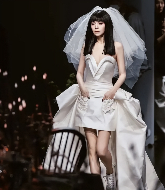 Vương Lâm catwalk tại Tuần lễ thời trang Thượng Hải 2025 hồi tháng 3.