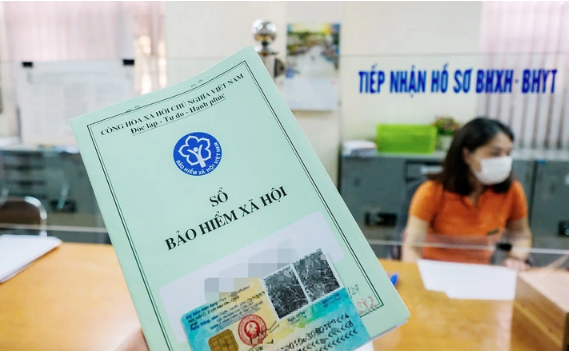 Luật Bảo hiểm xã hội 2024 có hiệu lực thi hành từ 1/7/2025, trong đó mở rộng nhóm đóng bảo hiểm xã hội bắt buộc. Ảnh minh họa: N.T