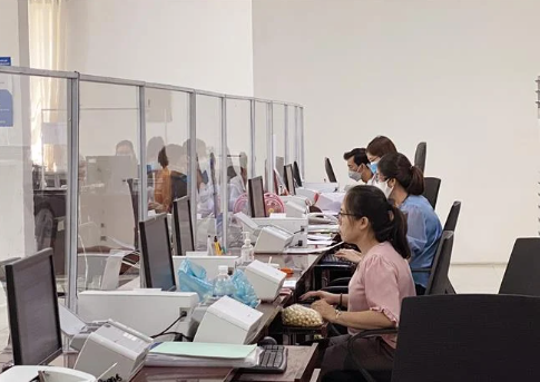 Theo Công văn 11/CV-BCĐ, cán bộ, công chức cấp tỉnh, huyện, cấp xã được bố trí về cấp xã mới sẽ được giữ lương, phụ cấp hiện hưởng trong 6 tháng. Ảnh minh họa: TL