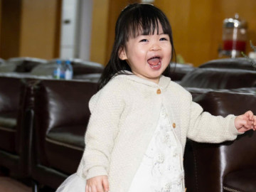Phong cách công chúa của con gái hoa hậu Đỗ Mỹ Linh
