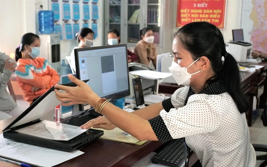 Từ ngày 1/7/2025, người dân không cần mất công đến văn phòng công chứng để thực hiện công chứng giấy tờ. (Ảnh minh hoạ: Internet)