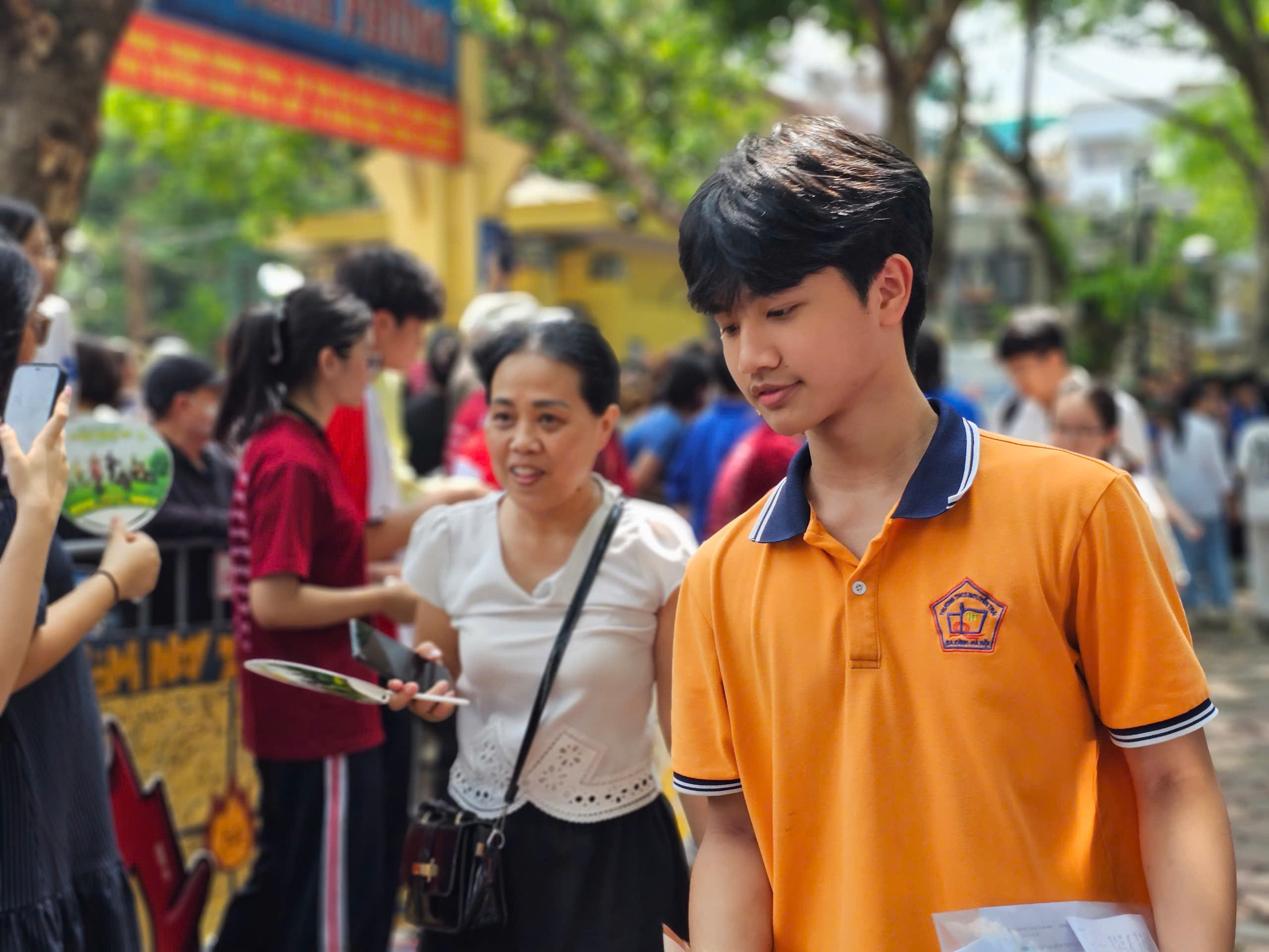 Cuối cùng thì em cũng đã vượt qua kỳ thi rồi! Em sẽ gác lại mọi lo âu về điểm số, dành thời gian để đi du lịch, tận hưởng những giây phút a classTextlinkBaiviet hrefhttps://eva.vn/thu-gian-p1254c73.htmlthư giãn/a bên gia đình, bù đắp cho những ngày tháng chỉ biết học và học, một thí sinh bộc bạch sau khi hoàn thành bài thi môn Toán tại điểm Trường THPT Phan Đình Phùng.