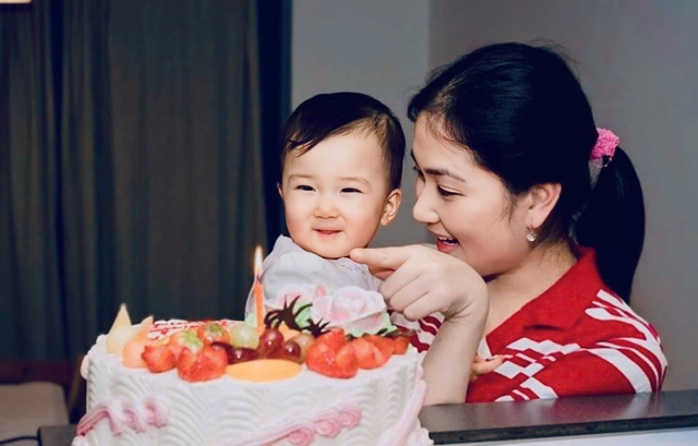 Con gái tốt nghiệp cấp 3, Hoa hậu Nguyễn Thị Huyền viết gửi con: amp;#39;Mẹ không mạnh mẽ thì phải biết làm thế nào?amp;#39; - 3