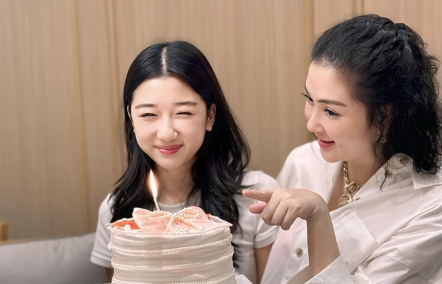 Con gái tốt nghiệp cấp 3, Hoa hậu Nguyễn Thị Huyền viết gửi con: amp;#39;Mẹ không mạnh mẽ thì phải biết làm thế nào?amp;#39; - 4