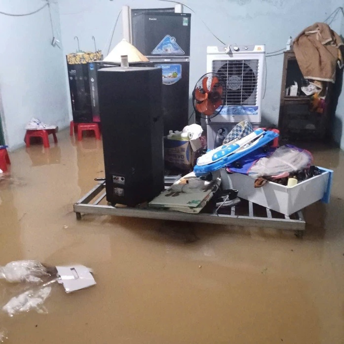 Nước lũ tràn vào nhà dân ở xã Đại Hưng, huyện Đại Lộc, tỉnh Quảng Nam