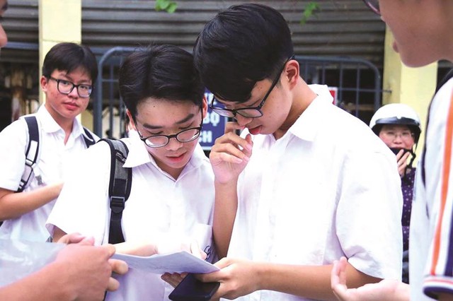 Theo quy định của Sở GDamp;ĐT Hà Nội, điểm thi vào lớp 10 năm nay cả 3 môn thi đều được tính theo thang 10. Ảnh minh họa: TL