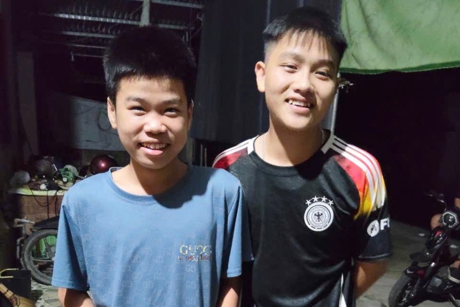 Hai học sinh Nguyễn Đình Tuấn (16 tuổi) và Nguyễn Đình Bảo Chí (13 tuổi).