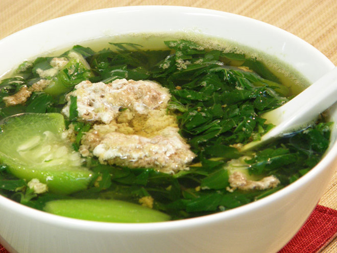 Cua đồng nấu canh là món ăn dân dã, có nhiều lợi ích sức khỏe.
