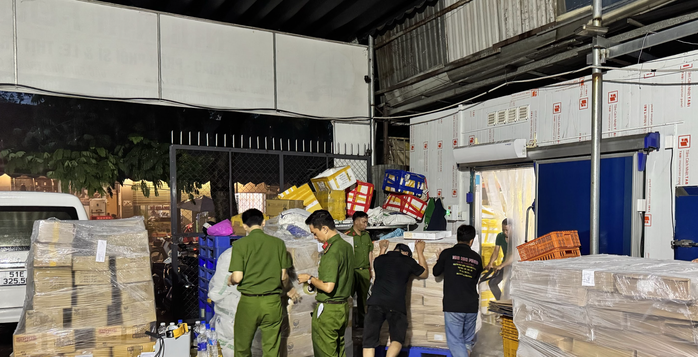 Bên trong kho lạnh ở TP HCM chứa hơn 70 tấn nội tạng, thịt không rõ nguồn gốc - 13