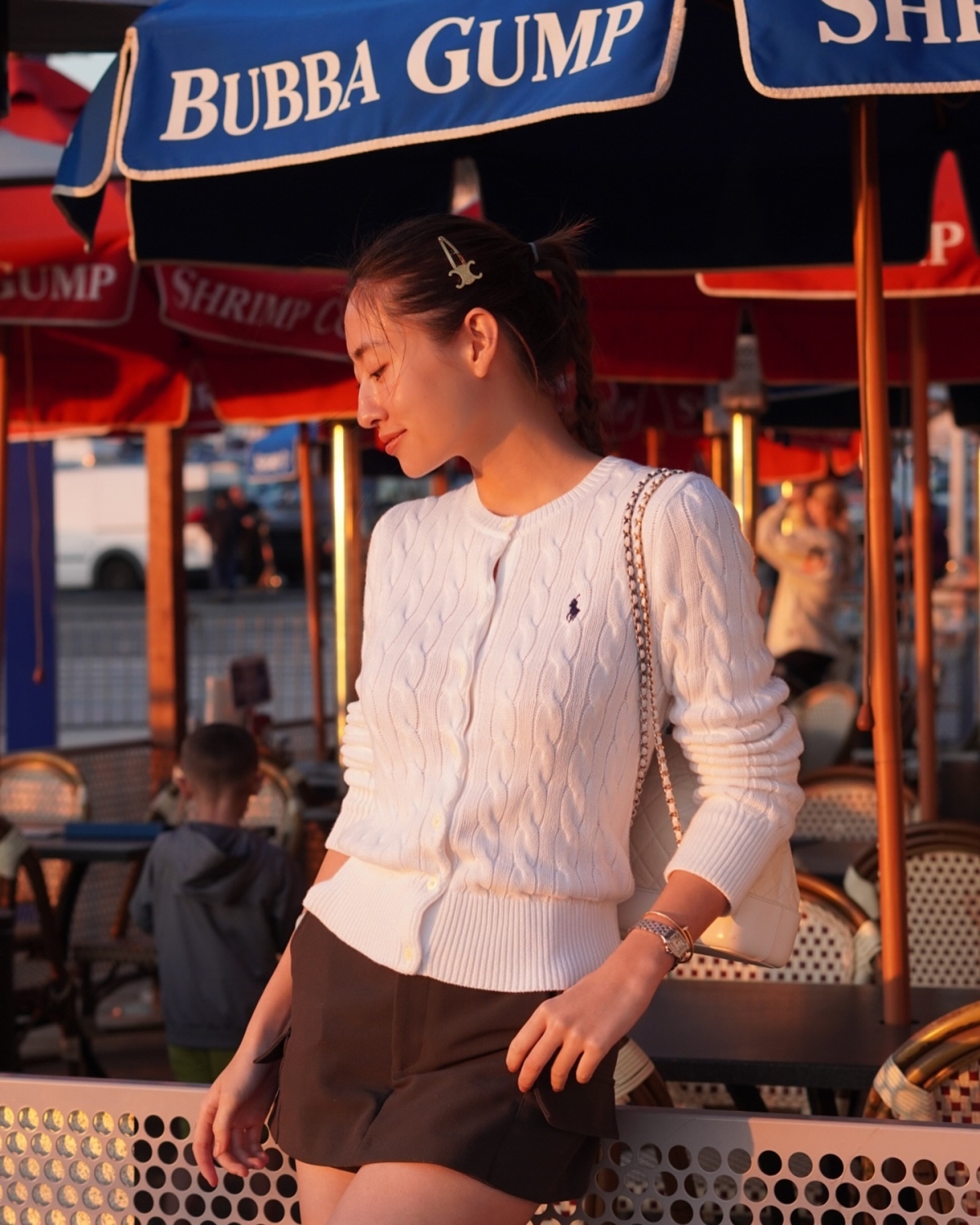 Cardigan vặn thừng như Lương Thùy Linh diện cũng là một trong những món đồ được giới trẻ săn lùng gần đây.