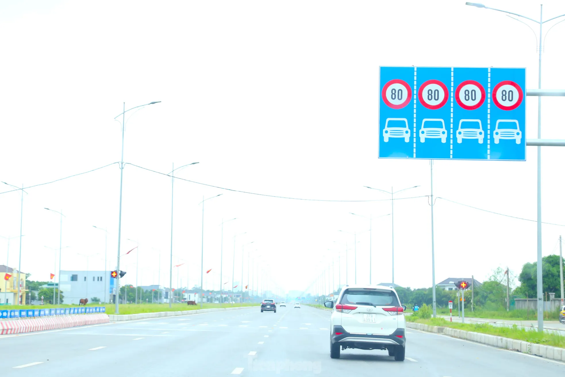 Đại lộ Vinh - Cửa Lò là tuyến đường trọng điểm của tỉnh Nghệ An có tổng chiều dài 10,8km. Dự án được triển khai qua hai giai đoạn. Giai đoạn 1 có tổng mức đầu tư 1.400 tỷ đồng, hoàn thành năm 2020, cho phép lưu thông trên hai làn đường hỗn hợp. Giai đoạn 2 có tổng mức đầu tư của dự án là 1.415 tỷ đồng, khởi công giữa năm 2022 và hoàn thành vào tháng 8/2024, chính thức thông xe vào ngày 29/8/2024.