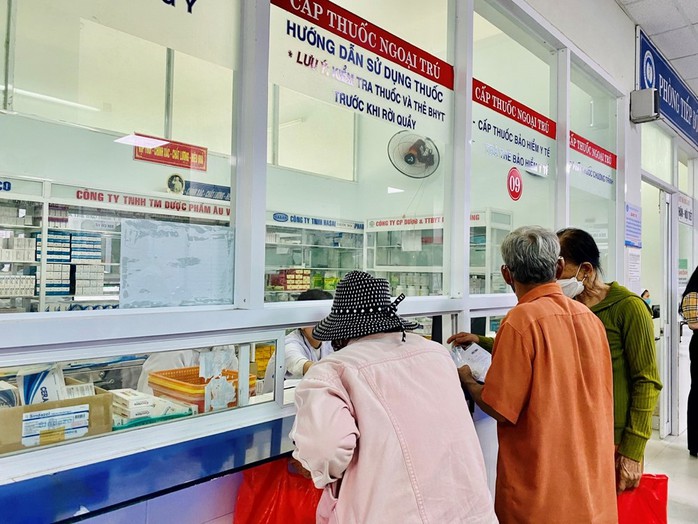 Người dân đăng ký khám chữa bệnh BHYT