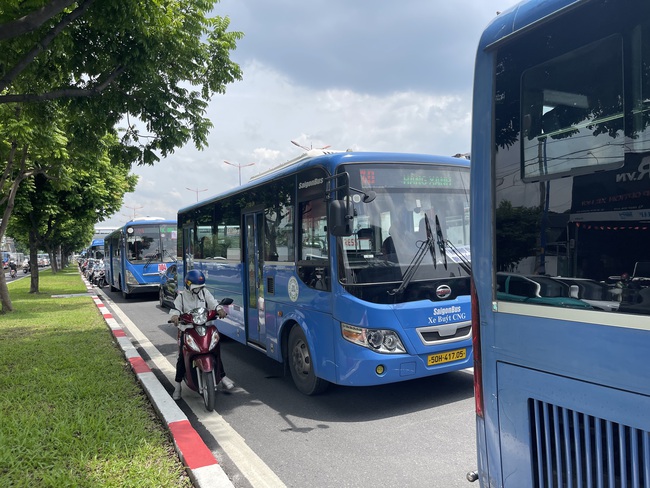 Ùn ứ đặc biệt nghiêm trọng ở ngã tư Thủ Đức.