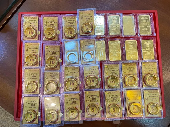 Giá vàng miếng SJC và vàng nhẫn đều tăng mạnh trong 1 tuần qua.