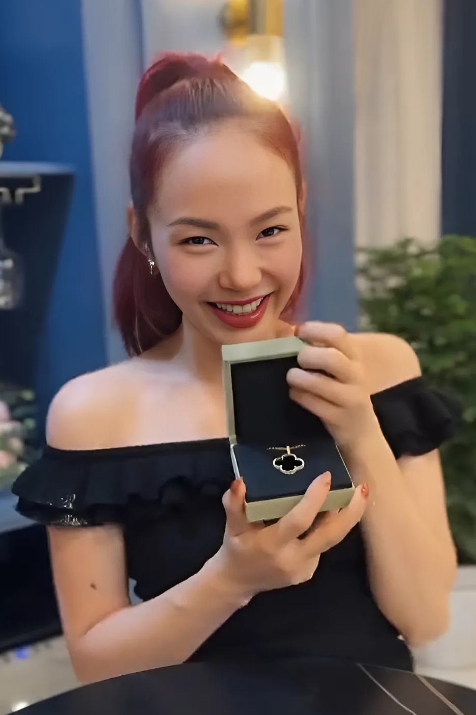 Lễ nhận nhà biến thành tiệc sinh nhật của Minh Hằng ở Phan Thiết