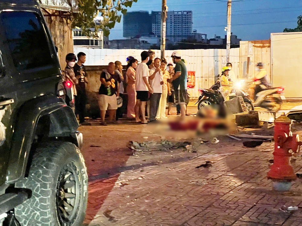 Chiếc ô tô được cho đã lao sang làn xe máy khi đang di chuyển. Ảnh: HT