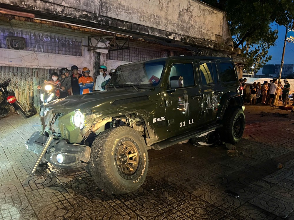 Chiếc xe ô tô hư hỏng nặng sau tai nạn. Ảnh: HT