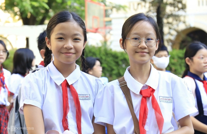 Thí sinh dự thi vào lớp 6 trường liên cấp Trần Đại Nghĩa, sáng 16/6. Ảnh: Lệ Nguyễn