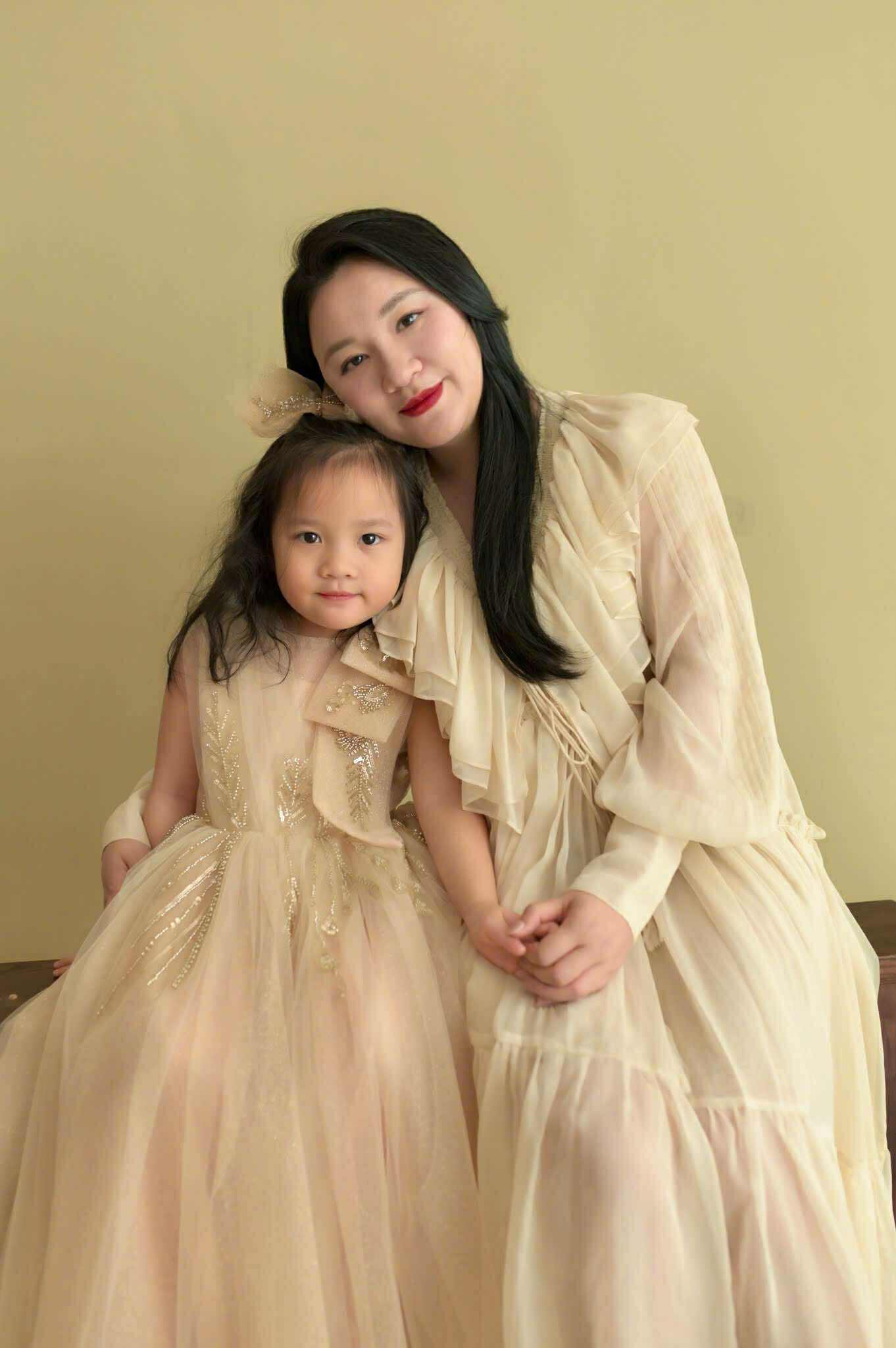 Chị Trang và con gái Tuệ Anh. Ảnh: NVCC