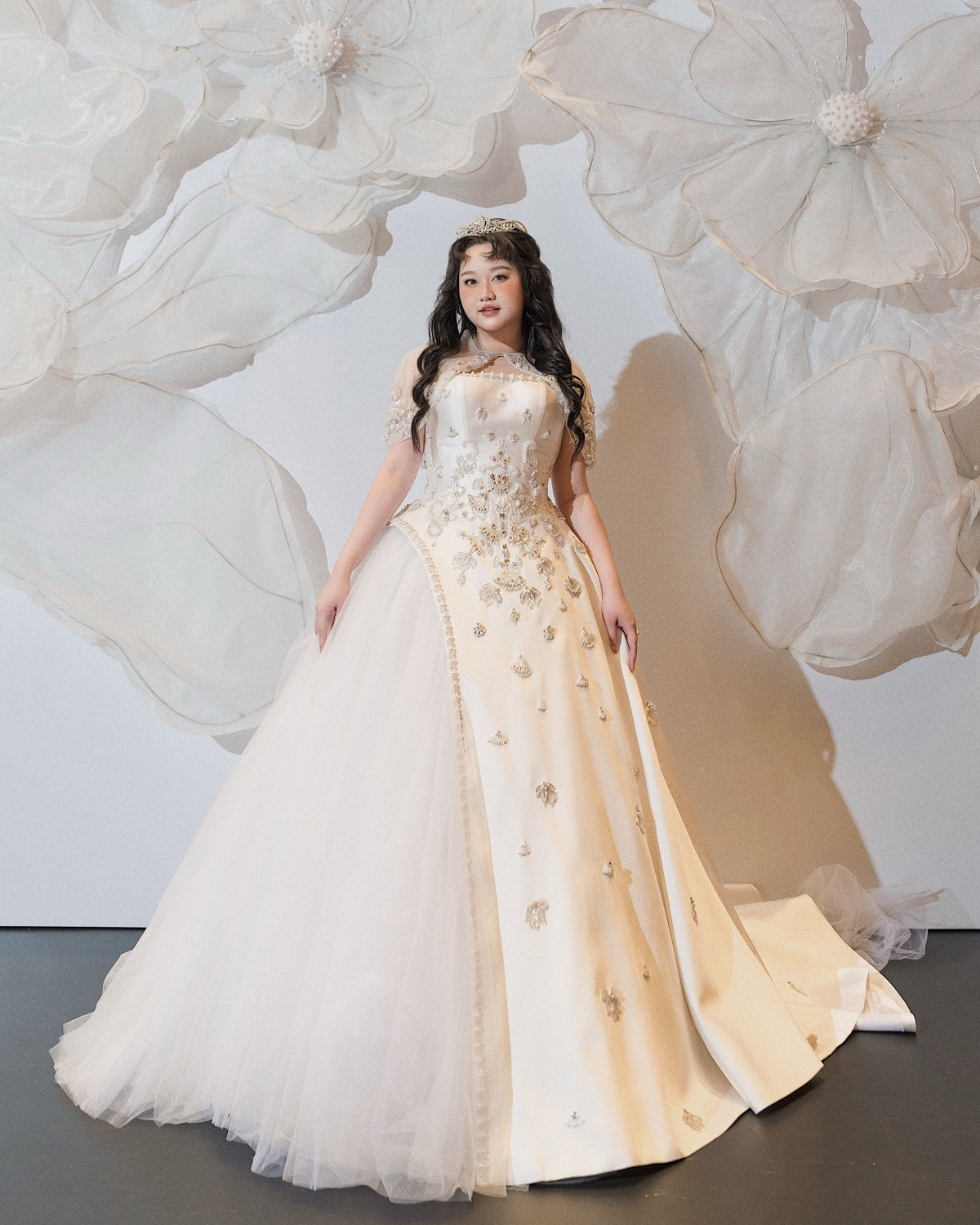 Cuối tháng 5, sau hơn ba năm vắng bóng tại các sự kiện thời trang, Trúc Anh nhận lời tham dự show Veil of the Desert của bộ đôi nhà thiết kế Trà Linh - Việt Trinh ở TP HCM. Cô diện đầm cưới làm từ lụa và tulle đính đá, toát lên vẻ nữ tính.