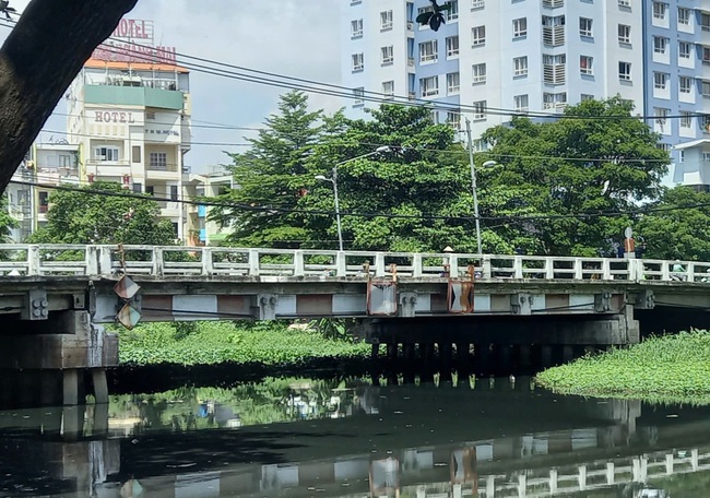 Khu vực phát hiện sự việc bé gái sơ sinh trong túi nilon