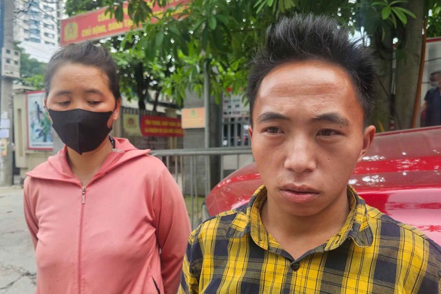 Anh Giàng Hồ và chị Cư Mủa trước Trụ sở Công an phường Mỹ Đình 2.