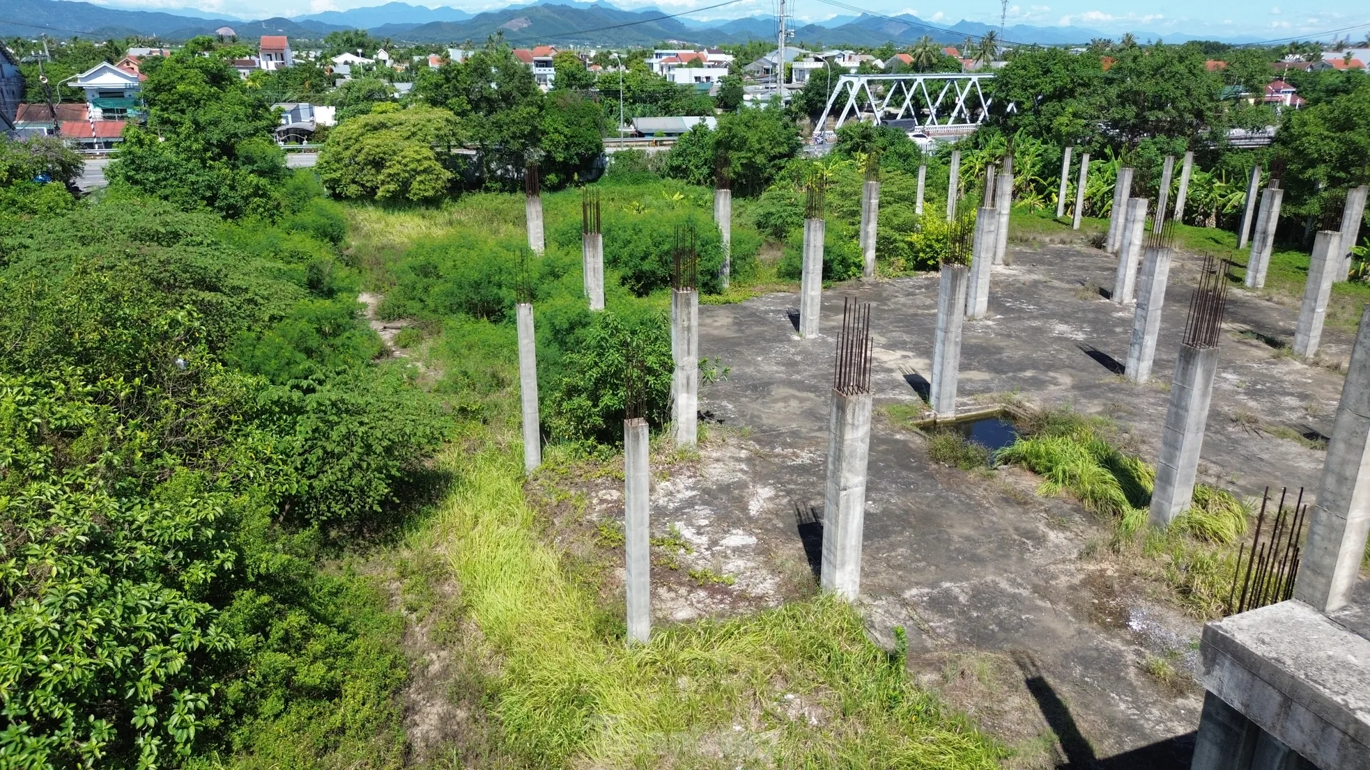 Sau 15 năm dự án khu thương mại giữa trung tâm Huế vẫn thành bãi hoang - 2