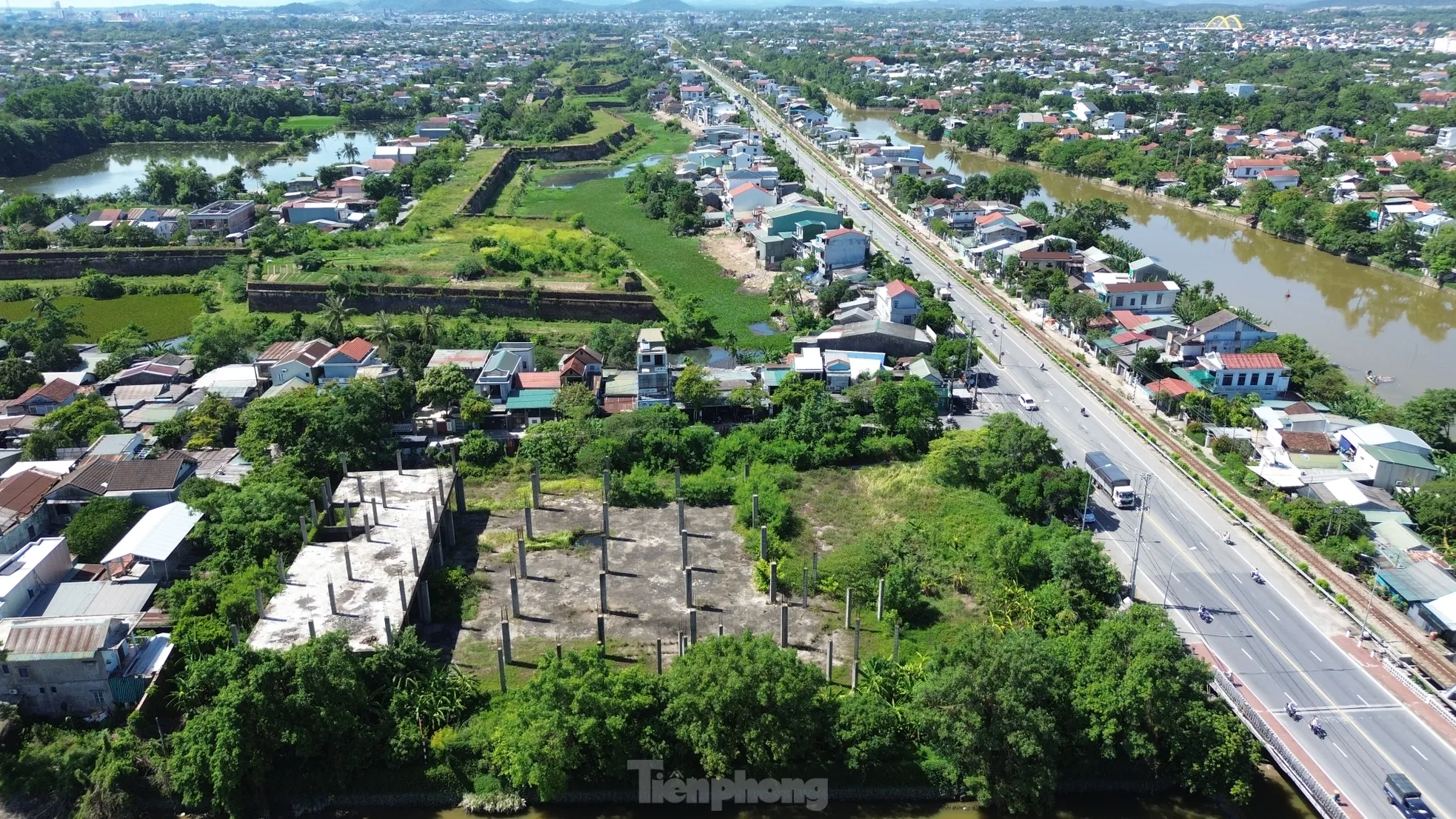 Sau 15 năm dự án khu thương mại giữa trung tâm Huế vẫn thành bãi hoang - 5