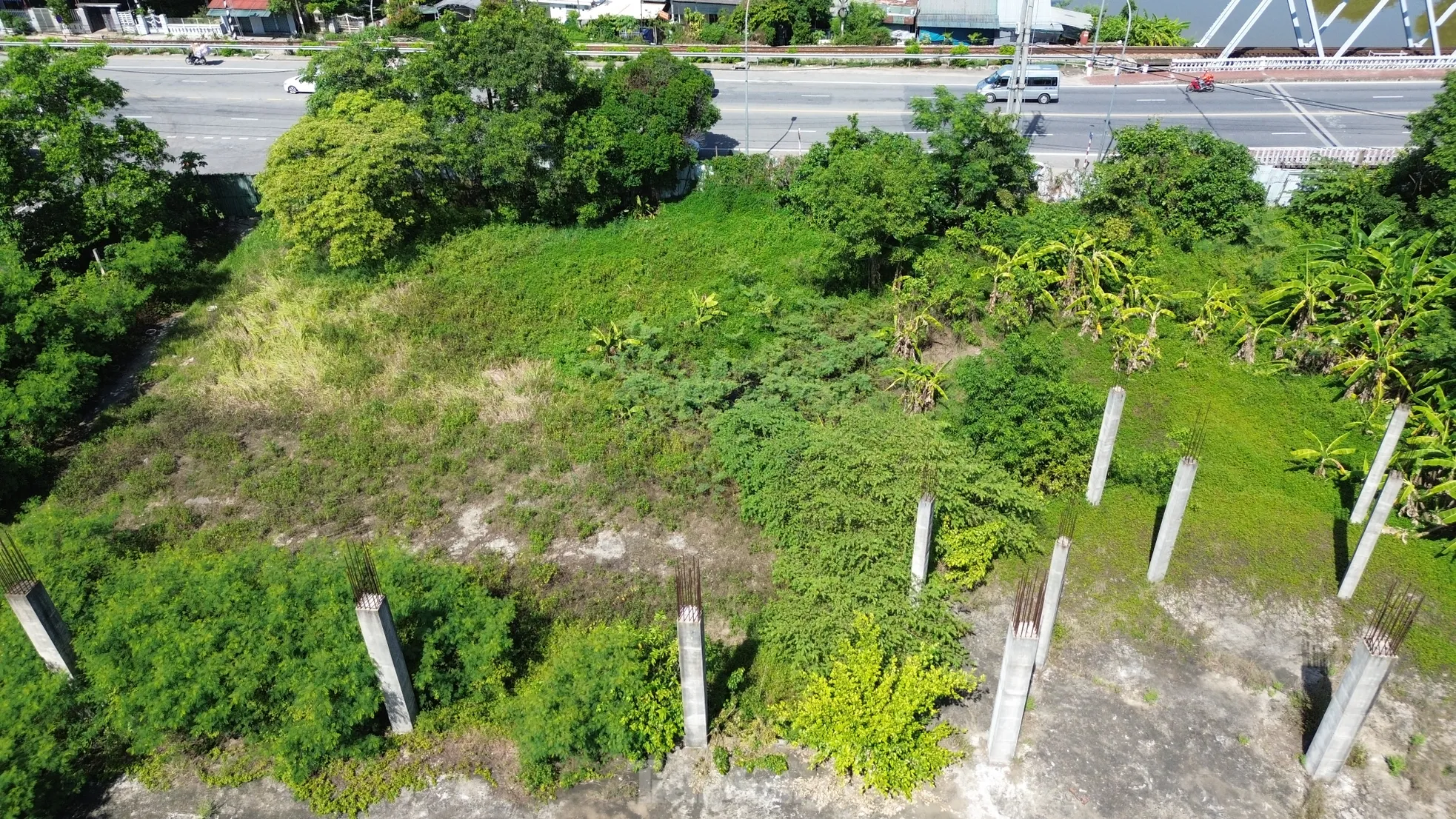 Sau 15 năm dự án khu thương mại giữa trung tâm Huế vẫn thành bãi hoang - 10