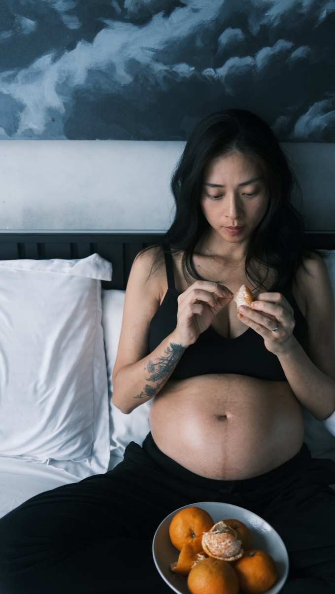 Ngo Thanh Van showing her stretch marks