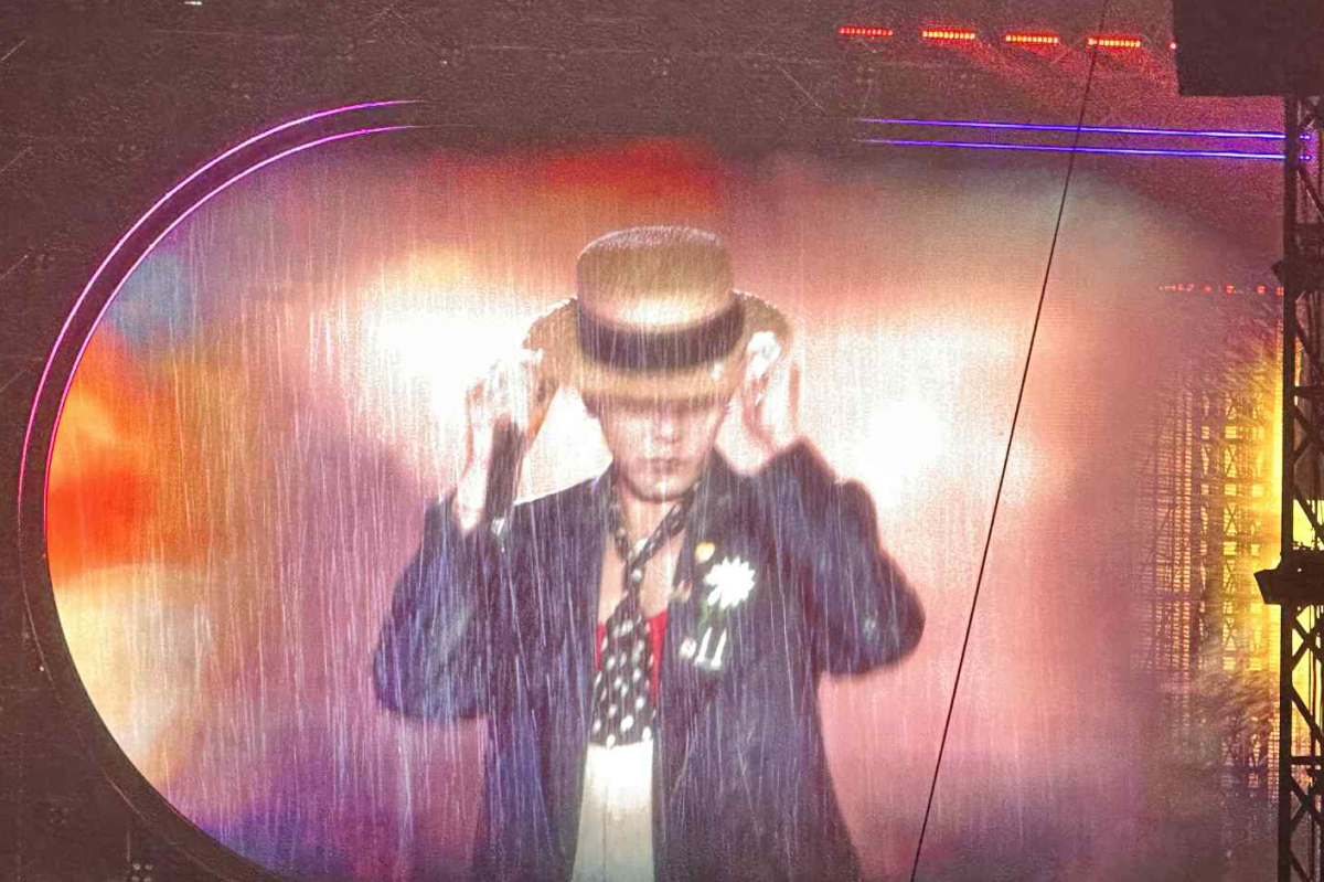 Hàng chục nghìn khán giả quẩy cùng g-dragon dưới mưa như trút - 4