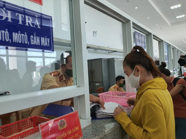 Theo Thông tư 79/2024/TT-BCA, có 6 trường hợp phải đổi chứng nhận đăng ký xe, biển số xe. Ảnh minh họa: TL