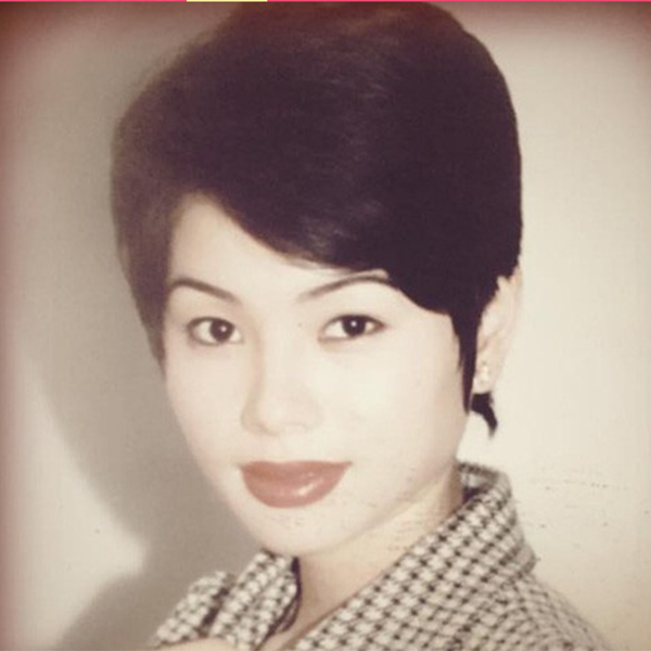 Diễn viên Thanh Tú sinh năm 1975, là diễn viên truyền hình, sân khấu nổi tiếng ở khu vực phía Bắc. Thanh Tú được nhiều người biết đến với các vai diễn chua ngoa, đanh đá, đặc biệt là vai Tú cháo lòng trong series hài Gặp nhau cuối tuần.