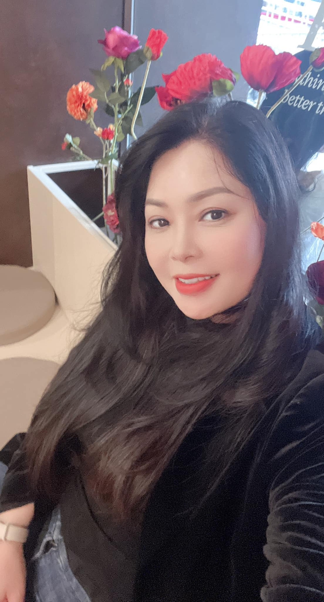 Nếu như trên phim ảnh, Thanh Tú lúc chỏng lỏn, lúc chua ngoa khi lại gây cười trong những tiểu phẩm thì ngoài đời Thanh Tú lại hiền lành và ít nói.