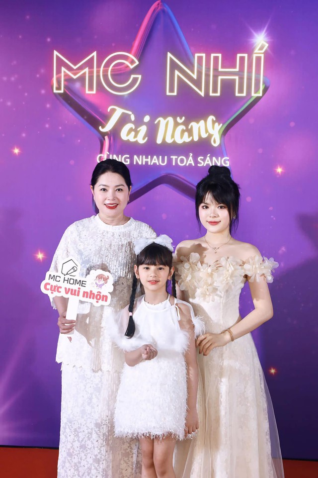 Nhờ bí quyết đó mà nghệ sĩ Thanh Tú dù lên chức bà ngoại vẫn giữ được nét xuân sắc theo năm tháng.