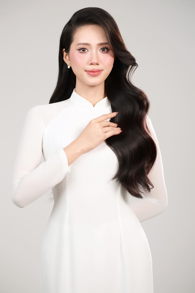 Thí sinh lần đầu được đi máy bay khi vào TP HCM tham gia vòng sơ khảo cuộc thi. Diệu Huyền cho biết tối trước khi lên máy bay, cô hồi hộp tới mất ngủ, sau đó thấy mọi thứ đều mới mẻ và bỡ ngỡ với chuyến bay đầu tiên.