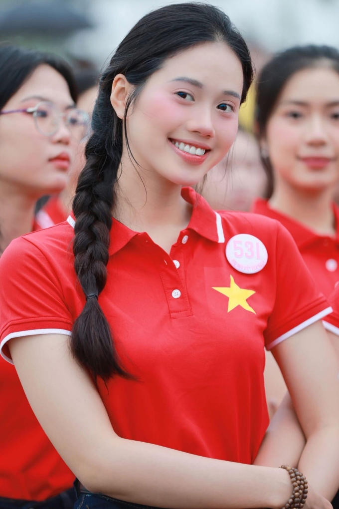 Theo Diệu Huyền, gia đình cô từng có những giai đoạn vô cùng khó khăn khi mẹ mắc bệnh tâm thần, một mình bố phải chăm lo cho cả nhà. Chứng kiến bố cố gắng, kiên trì giúp mẹ khỏi bệnh trong nhiều năm, đặc biệt là sau một lần thay bố vào viện chăm sóc mẹ, Diệu Huyền càng trân trọng tình cảm bố dành cho mẹ cũng như gia đình. Điều đó giúp cô vun đắp tinh thần, nỗ lực cố gắng vươn lên, khiến gia đình tự hào về mình.