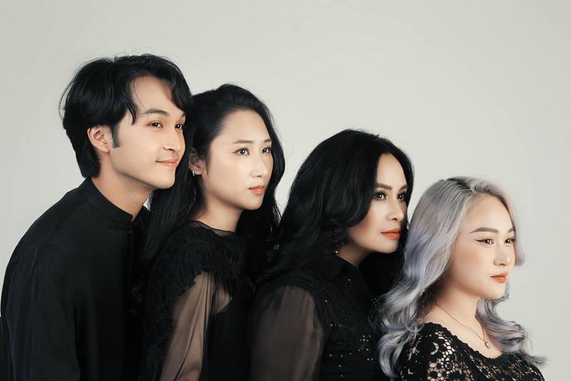 Hồng Vân thừa hưởng nhiều nét đẹp của mẹ, đã lập gia đình, có hai con và sống kín tiếng. Ảnh: FB Thanh Lam.