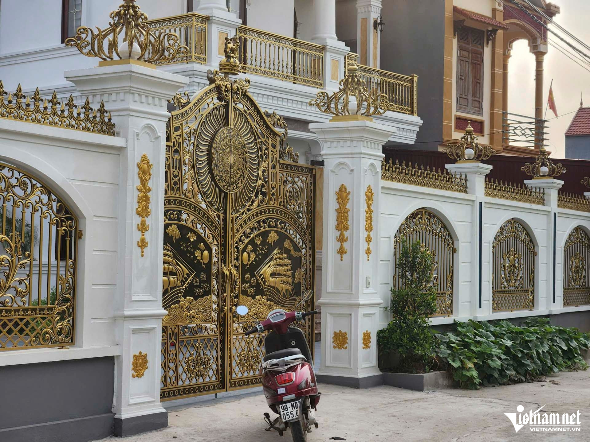 Thiết kế và trang trí ngôi nhà thể hiện chủ nhân là người giàu có.