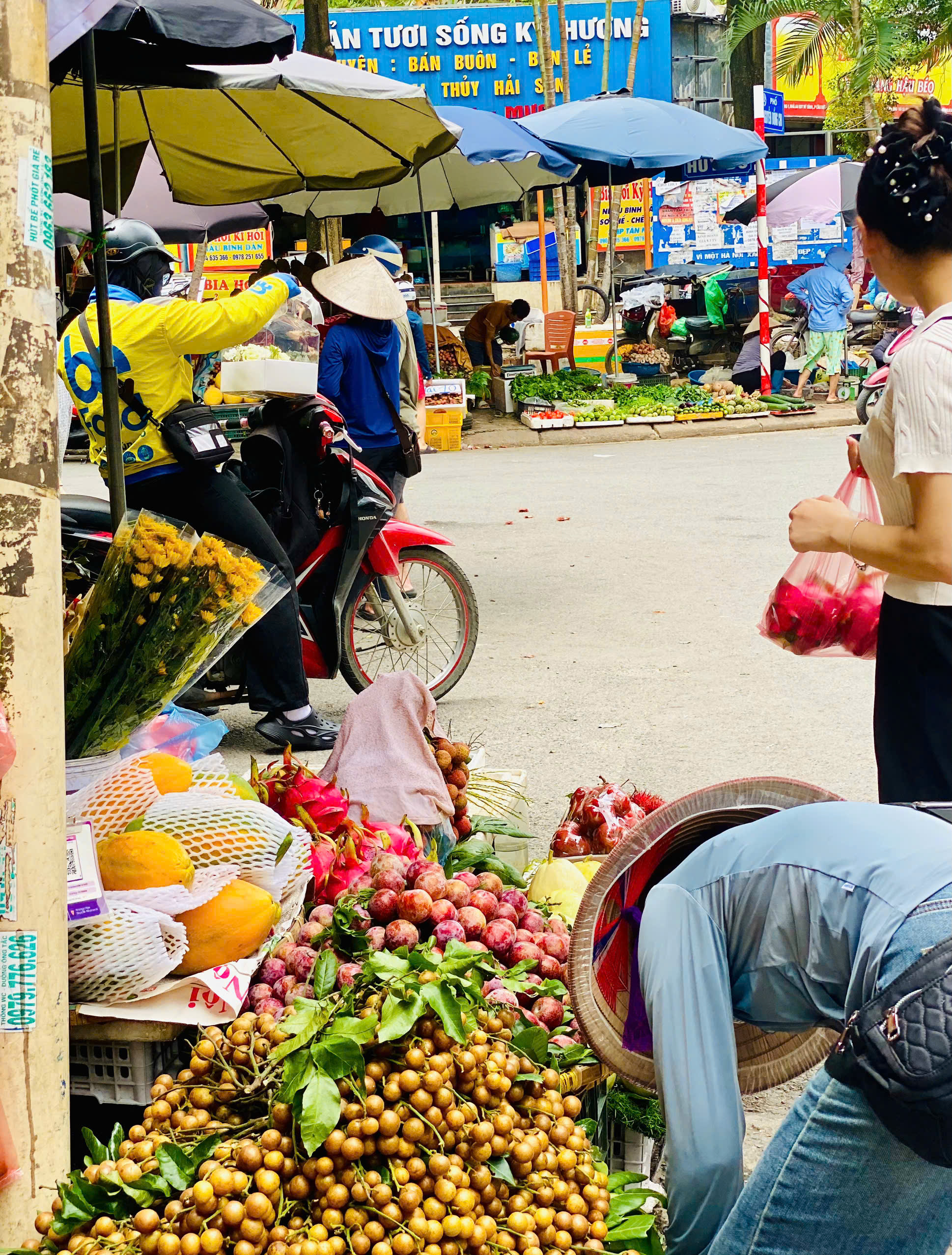 Với nhiều người, quất hồng bì là một món ăn gợi nhắc về tuổi thơ, dân dã mà cũng đầy hương vị.