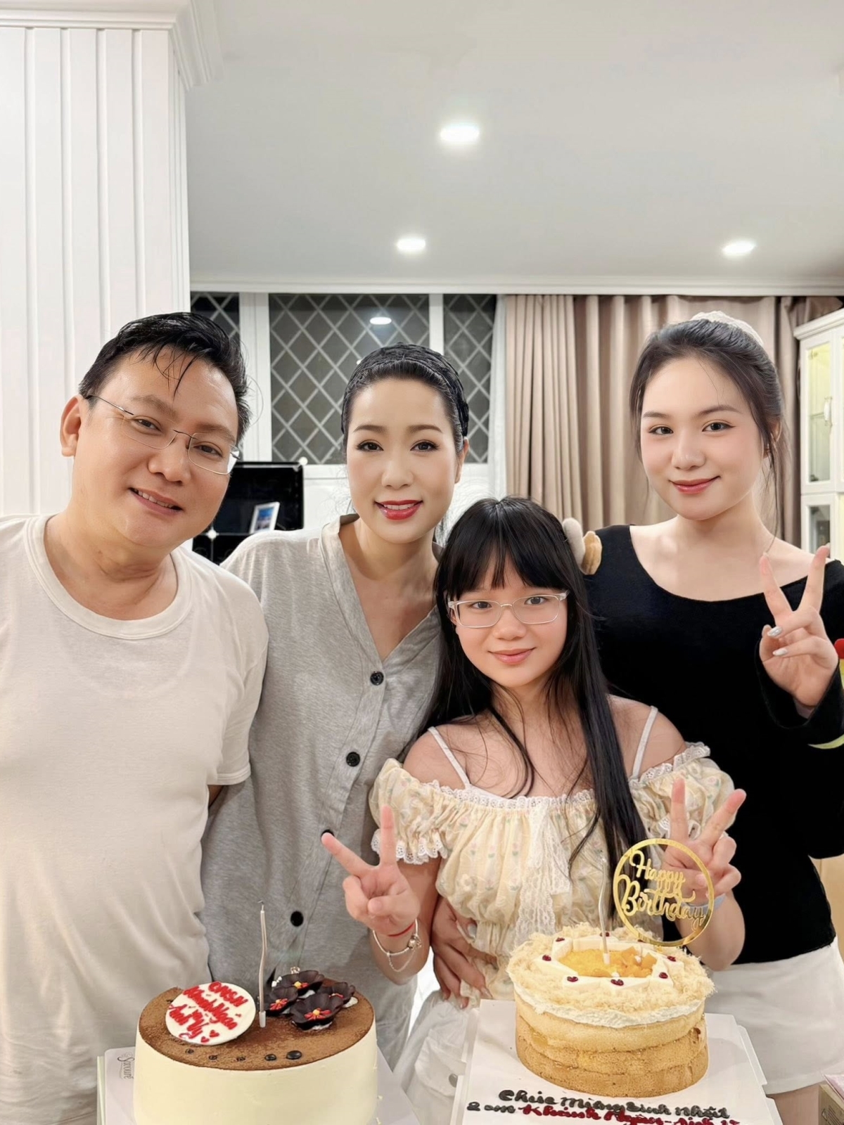 Con gái cao 1,75 m học ngành hàng không của Trịnh Kim Chi - 1