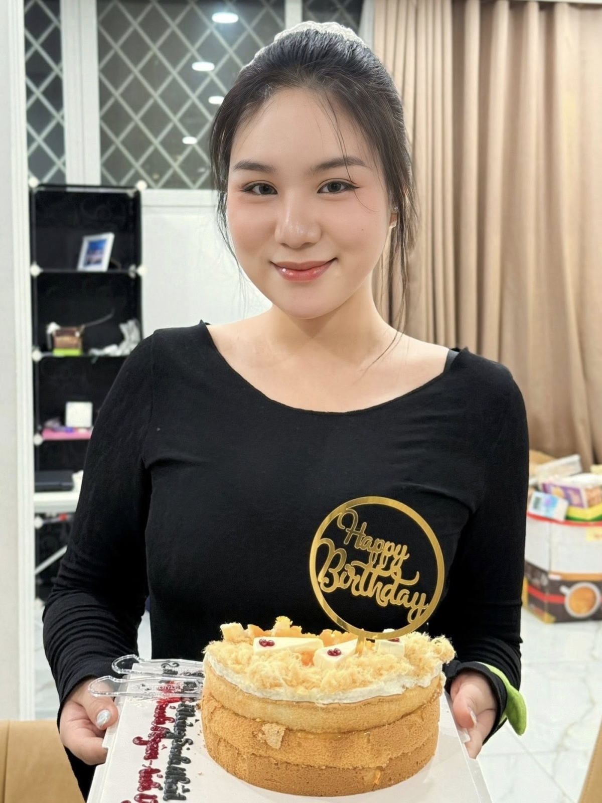 Con gái cao 1,75 m học ngành hàng không của Trịnh Kim Chi - 2