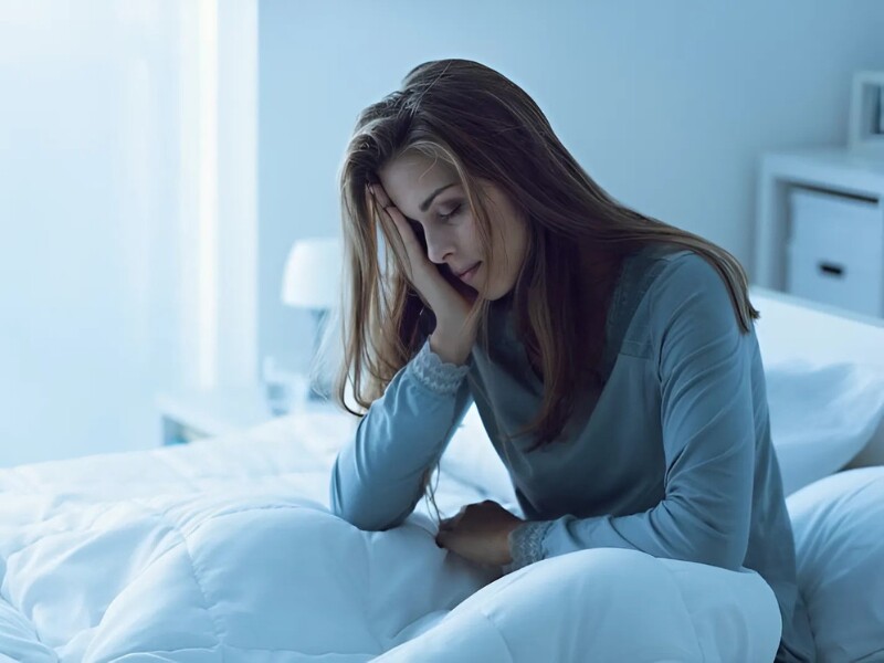 Thường xuyên cảm thấy mệt mỏi, thiếu năng lượng dù đã ngủ đủ giấc, có thể là dấu hiệu cơ thể đang "quá tải" độc tố. Những cơ quan giải độc chính như: gan, thận khi bị quá sức sẽ khiến quá trình chuyển hóa và lọc thải hoạt động kém hiệu quả. 