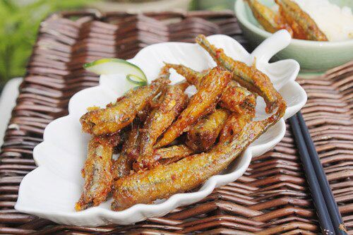 Nước cá cơm chứa khoảng 2g omega-3 trong mỗi 100g thịt cá. (Tác phẩm nghệ thuật).