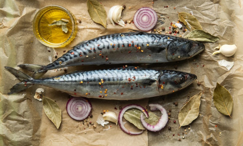 Omega-3 ở cá thu cũng có tác dụng kiểm soát mỡ trong máu, giảm viêm. (Tác phẩm nghệ thuật).