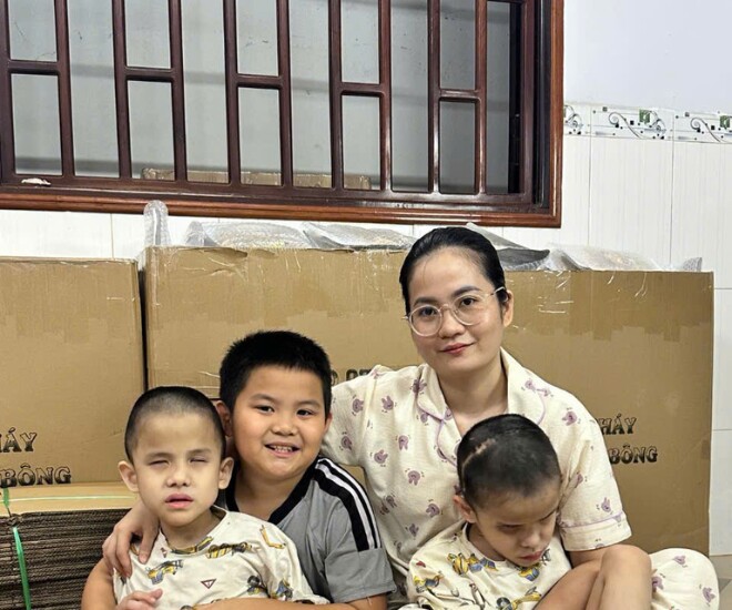 Hạnh phúc lớn nhất của chị Phượng là có các con kề bên. (Ảnh: NVCC).